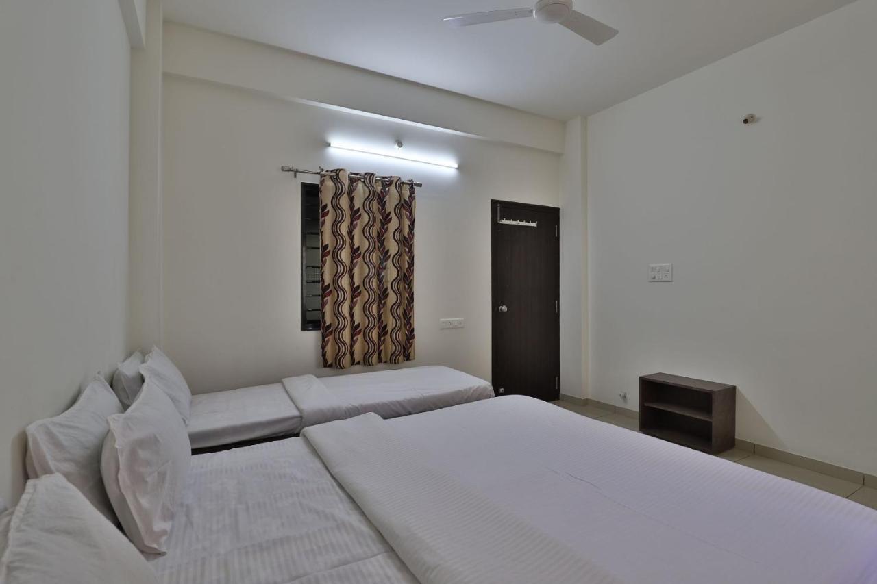 Spot On 38154 Shakti Hostel & Hotel Bhuj Exterior photo